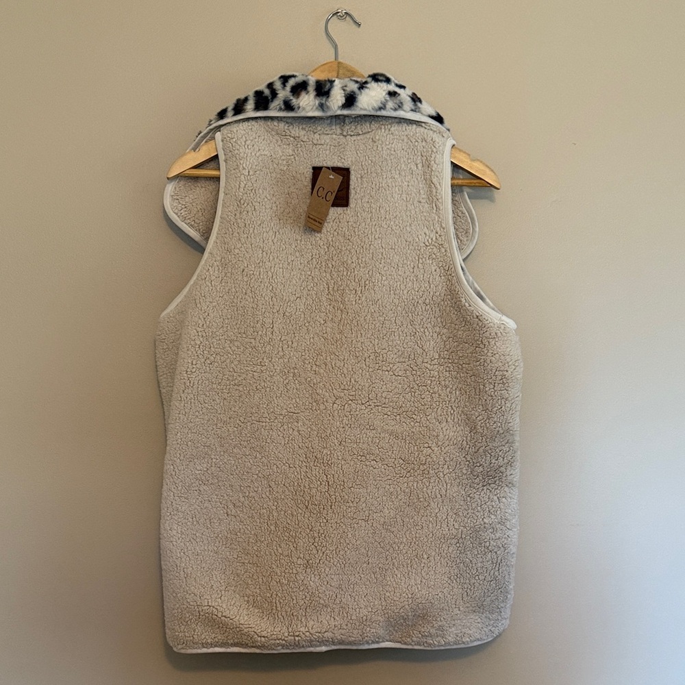 C.C Cream Reversible Sherpa Vest - Picture 4 of 5